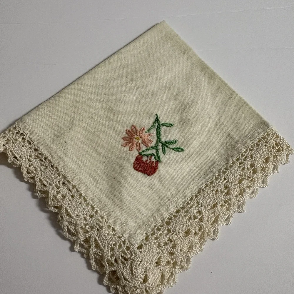Vintage Hand Embroidered Flower Linen Tea Towels Lace Trim Lot Of 2 Cottage 10